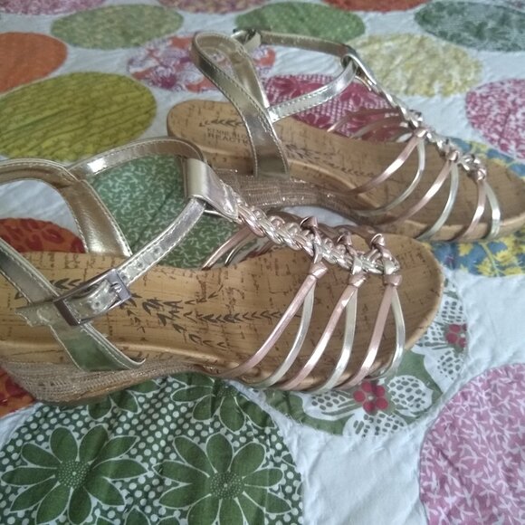 Kenneth Cole Reaction 'Swirl Up' Metallic girls sandals, size 3 - Picture 4 of 11